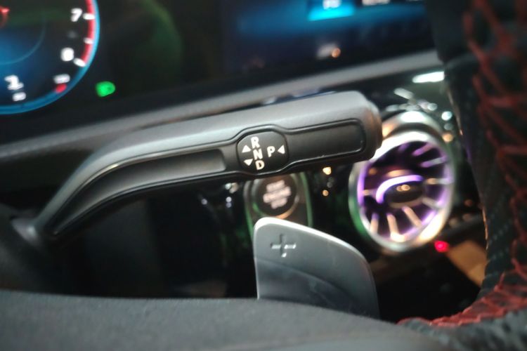 奔驰CLA 2023款 CLA 200中控内饰18