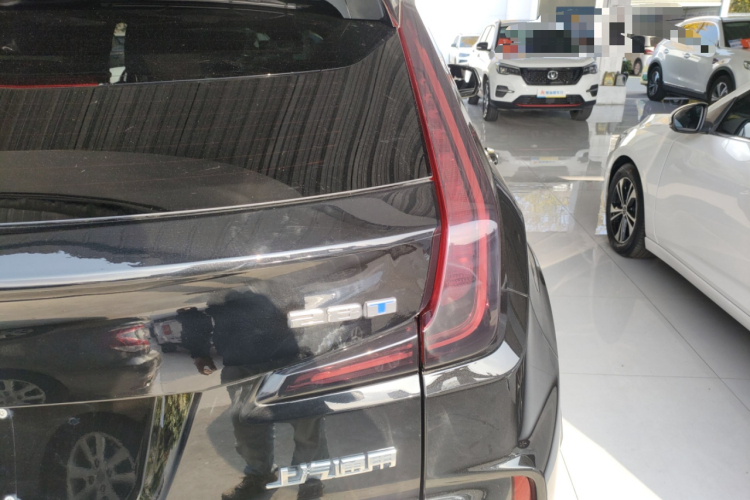 凯迪拉克XT4 2024款 28T 两驱豪华型车身外观9