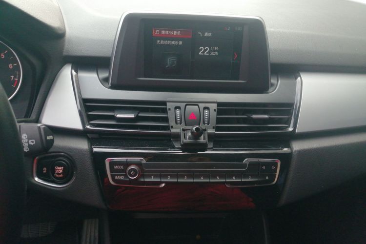 宝马2系旅行车 2016款 218i 时尚型中控内饰16