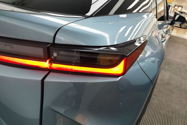 雷克萨斯RZ 2023款 450e 四驱纵享版车身外观6006