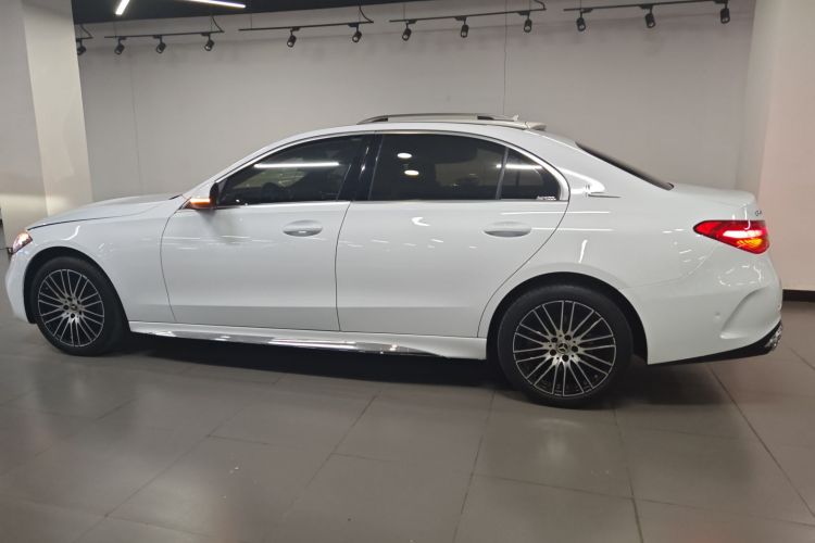 奔驰C级 2023款 改款 C 260 L 运动版车身外观4