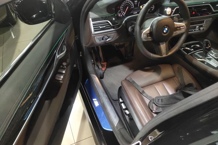 宝马7系 2018款 730Li 领先型 M运动套装中控内饰20