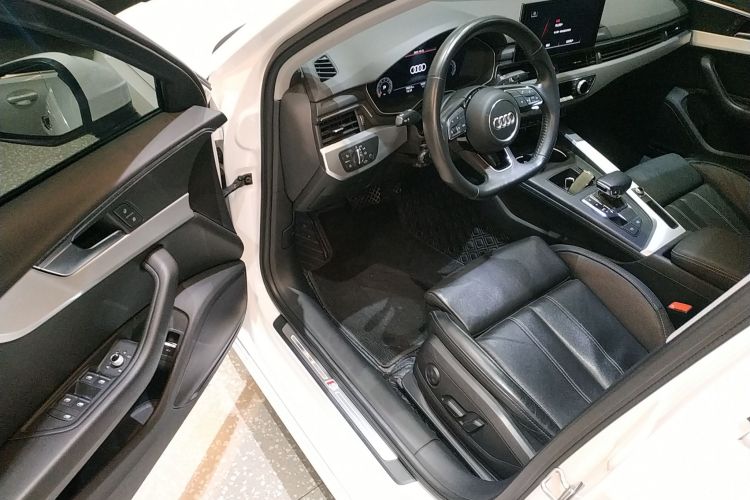 奥迪A4L 2022款 40 TFSI 豪华动感型中控内饰20