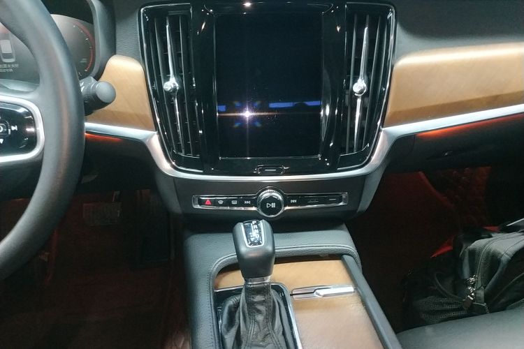 沃尔沃S90 2017款 T5 智雅版中控内饰16