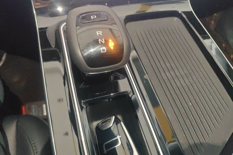 奔腾T90 2023款 1.5T DCT 自动尊贵型中控内饰18