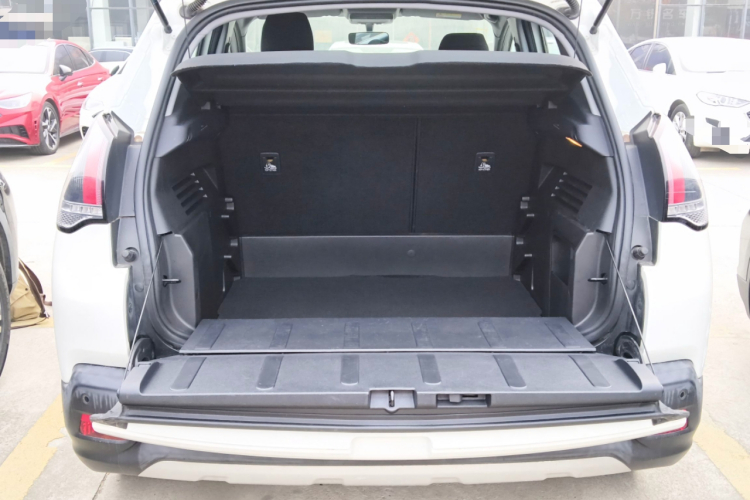 标致3008 2018款 2.0L 自动经典版机舱底盘23