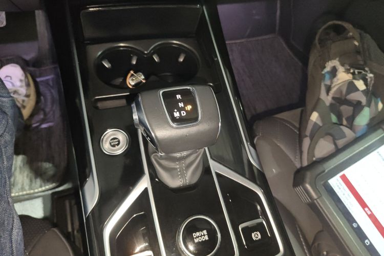 红旗HS5 2022款 改款 2.0T 智联旗享版中控内饰18