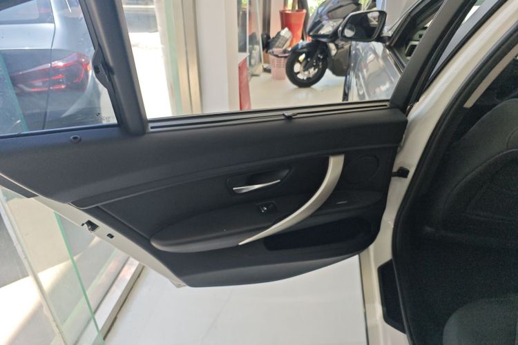 宝马3系 2016款 320Li 进取型中控内饰49