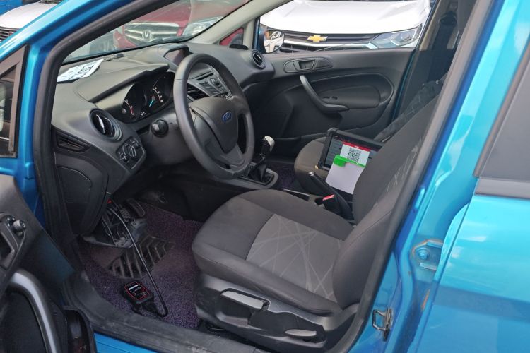 福特 嘉年华 2013款 三厢 1.5L 手动风尚型中控内饰19