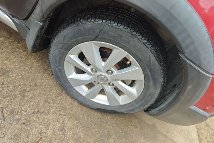 日产 骊威 2013款 劲锐 1.6XL 手动舒适版车身外观10