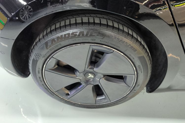 特斯拉 Model 3 2021款 标准续航后驱升级版车身外观6008