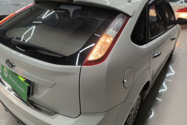 福特 福克斯 2013款 两厢经典 1.8L 自动时尚型车身外观9