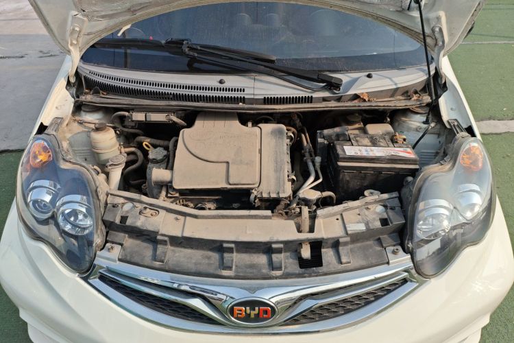 比亚迪F0 2015款 1.0L AMT 铉酷型机舱底盘24