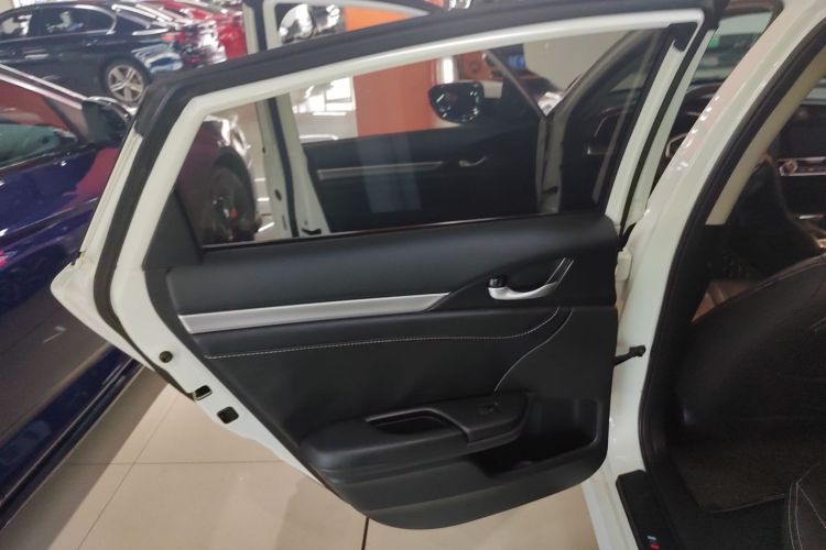 本田 思域 2016款 220TURBO 手动豪华版中控内饰49