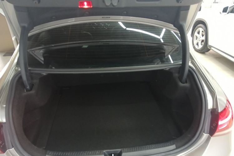 奔驰A级 2020款 改款 A 180 L 运动轿车特殊配置机舱底盘23