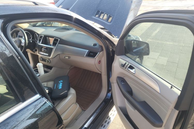 奔驰M级 2014款 ML 320 4MATIC局部细节9005