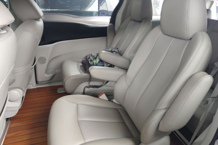 别克GL8 2021款 陆上公务舱 652T 舒适型中控内饰7004