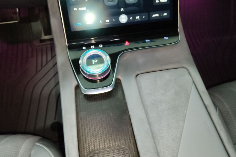 岚图汽车 岚图追光 2023款 四驱标准版中控内饰18