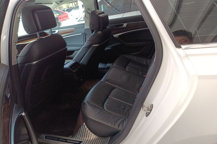 奥迪A6L 2019款 45 TFSI 臻选致雅型中控内饰21