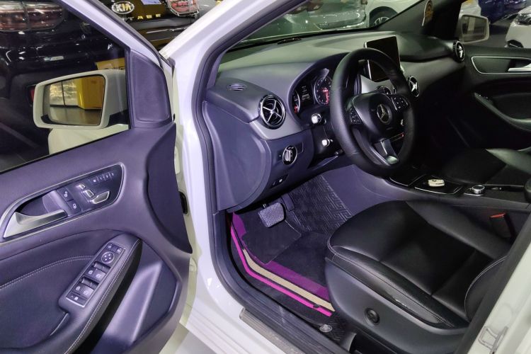 奔驰B级 2015款 B 200 时尚型中控内饰20