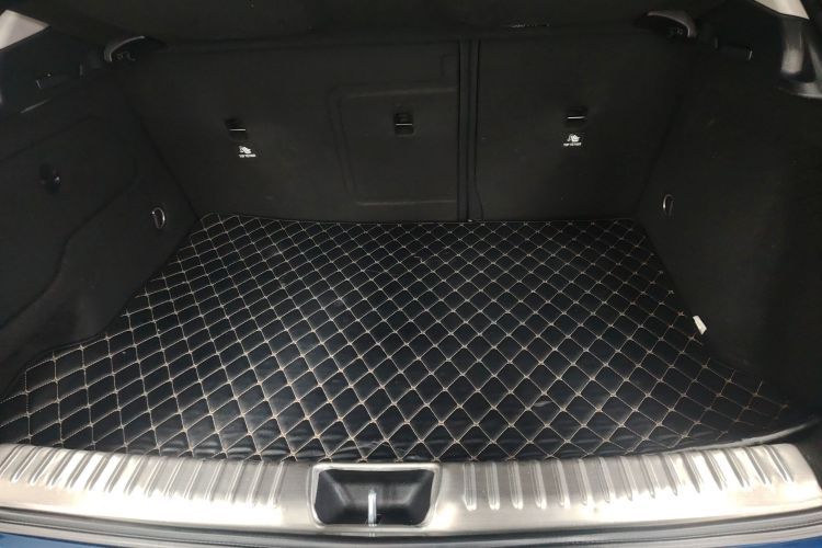 奔驰GLA 2019款 GLA 200 时尚型机舱底盘23