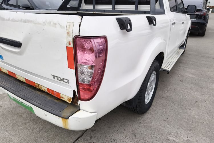 江铃 域虎7 2017款 2.4T经典版柴油两驱豪华型JX4D24A5L车身外观6006