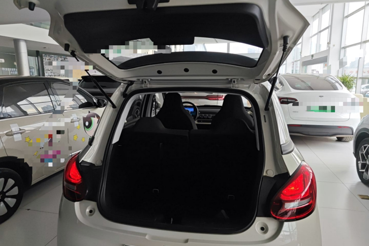 五菱汽车 五菱缤果 2024款 203km 轻享款机舱底盘23