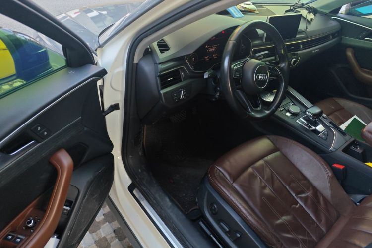 奥迪A4L 2017款 45 TFSI quattro 风尚型中控内饰20