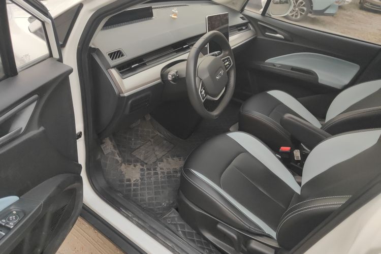 哪吒汽车 哪吒V 2021款 长续航娱乐版中控内饰7003