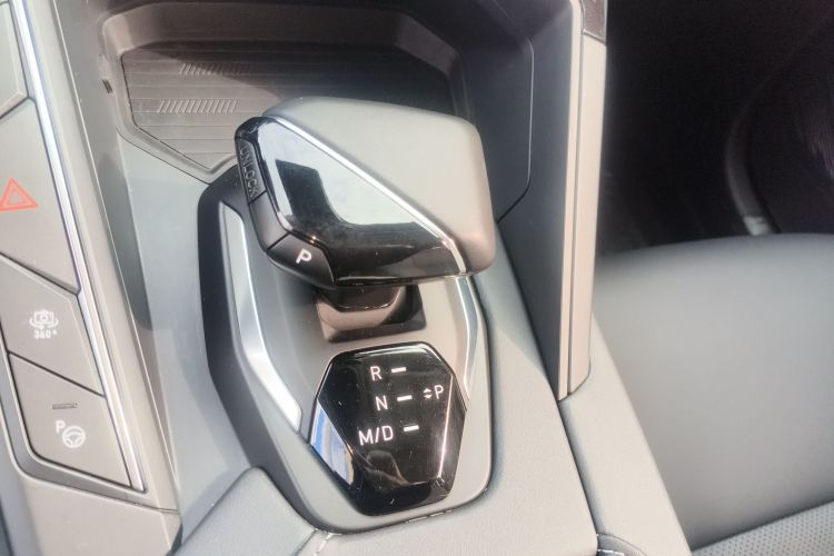 领克06 2023款 Remix 1.5T Shero中控内饰18