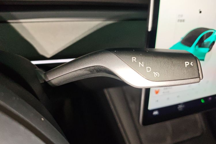 特斯拉 Model Y 2023款 后轮驱动版中控内饰18