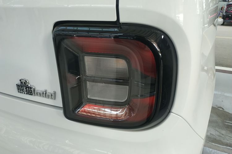 吉利银河 熊猫 2025款 210km 元气熊车身外观9