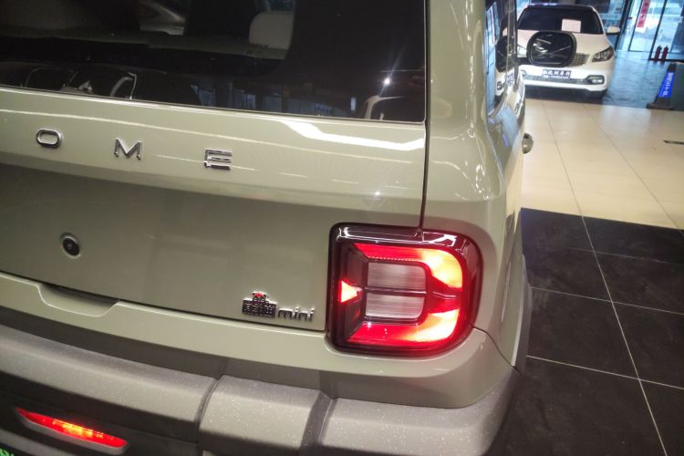 吉利银河 2025款 210km 熊猫骑士车身外观9