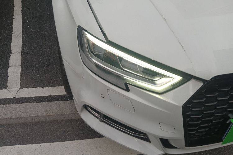 奥迪A3 2018款 30周年年型 Limousine 40 TFSI 运动型车身外观8