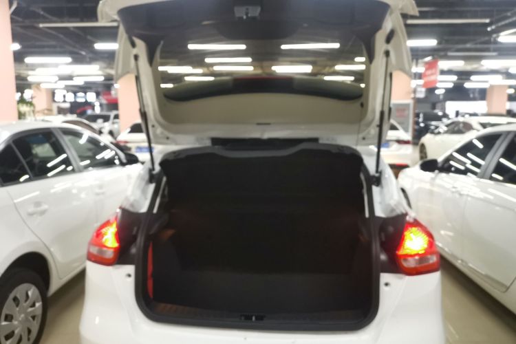 福特 福克斯 2017款 两厢 1.6L 自动舒适型智行版机舱底盘23