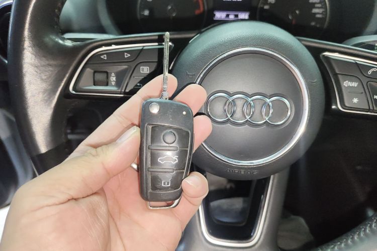 奥迪A3 2018款 30周年年型 Limousine 35 TFSI 进取型中控内饰11