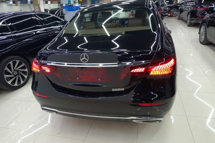 奔驰E级 2021款 E 300 L 时尚型车身外观6