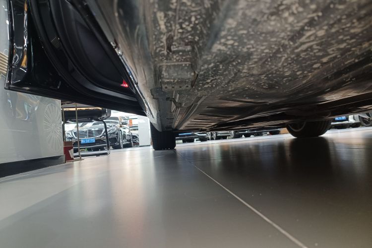 奔驰E级 2020款 改款 E 300 L 时尚型局部细节9002