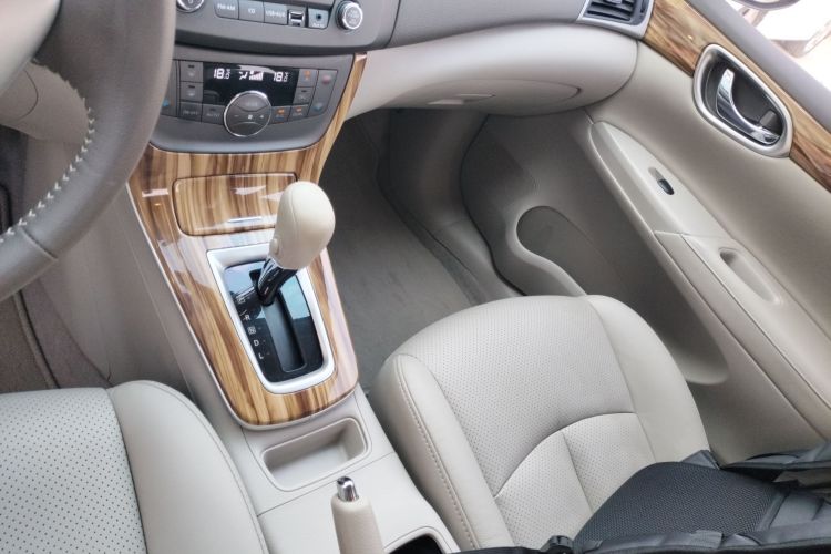 日产 轩逸 2014款 1.6XV CVT尊享版局部细节18