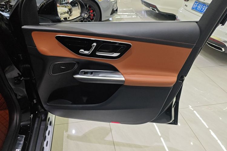 奔驰GLC 2023款 GLC 300 L 4MATIC 动感型 5座中控内饰42