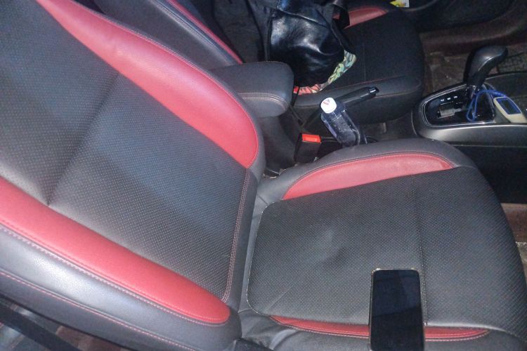 长安CS15 2016款 1.5L 自动时尚版局部细节41