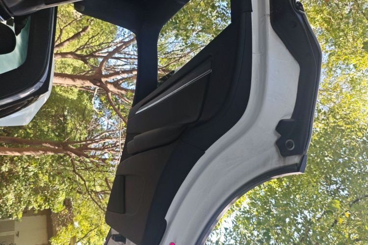 特斯拉 Model X 2023款 双电机全轮驱动版中控内饰45