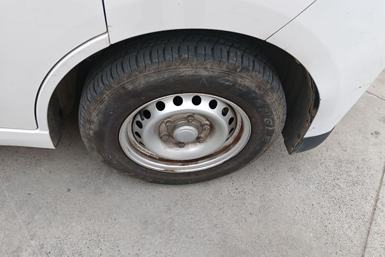 五菱汽车 五菱扬光 2024款 300KM 舒适型客车版 75kW车身外观10