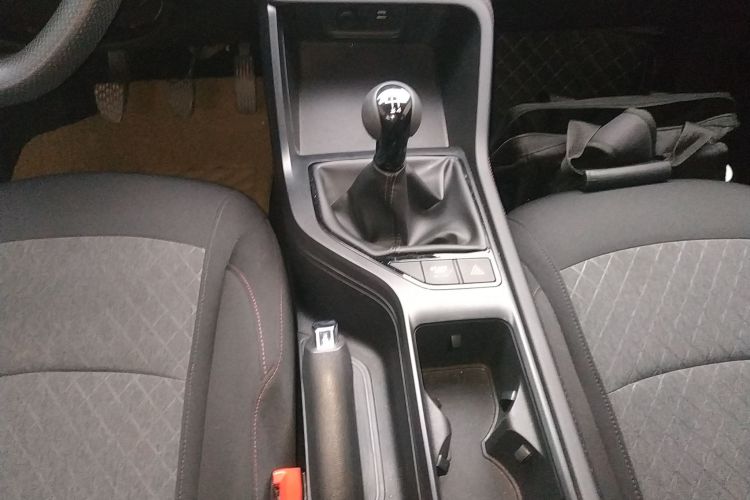 荣威i5 2023款 1.5L 手动舒享版中控内饰18