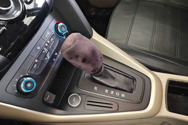 福特 福克斯 2018款 三厢经典 1.6L 自动舒适型智行版局部细节18