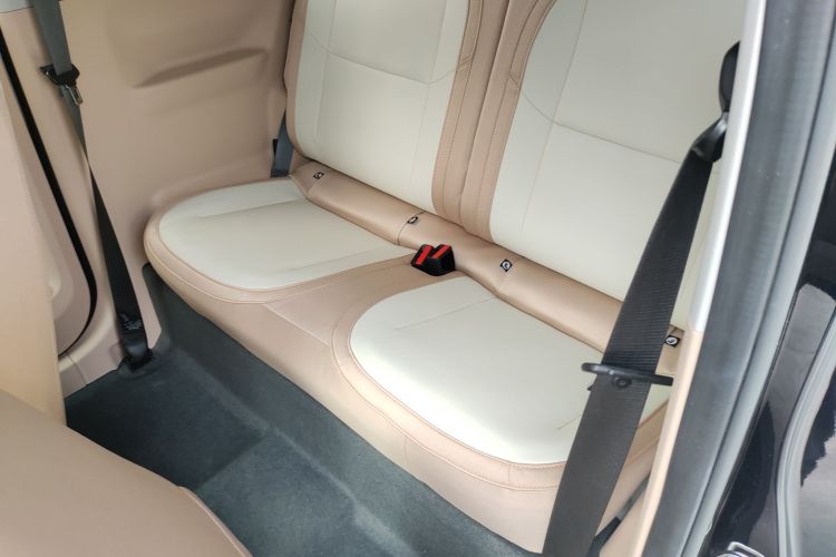 吉利银河 2024款 200km 熊猫卡丁中控内饰21