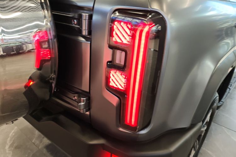 北京越野 北京BJ40 2024款 2.0T 全新城市猎人版 侠客型车身外观9