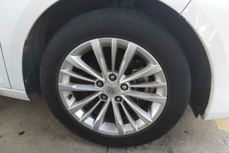 宝骏RC-5 2020款 RC-5W 1.5T CVT智耀豪华型车身外观6007