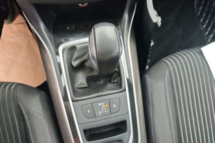 标致408 2014款 1.8L 自动豪华版中控内饰18