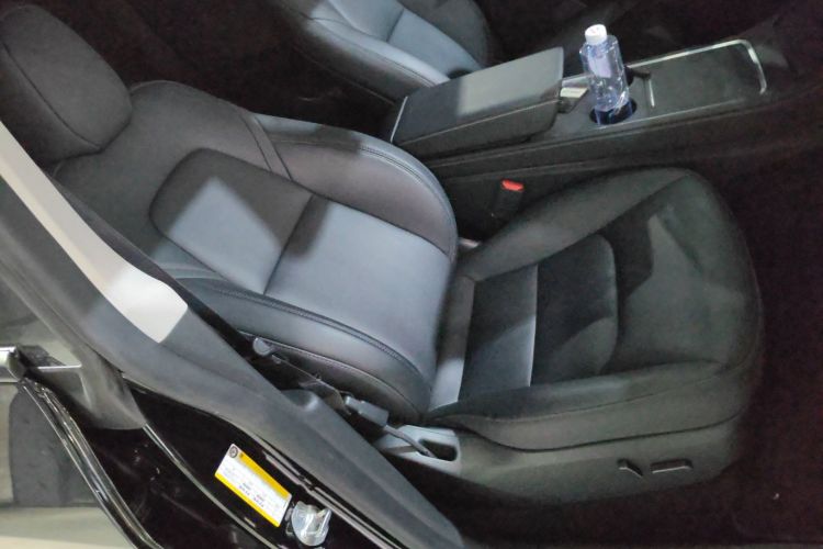 特斯拉 Model Y 2023款 后轮驱动版局部细节41